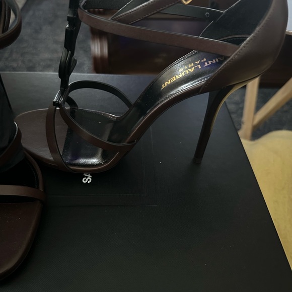 OPEN SANDALS MADE WITH METAL-FREE TANNED LEATHER WITH A STACKED STILETTO HEEL. - Picture 2 of 4